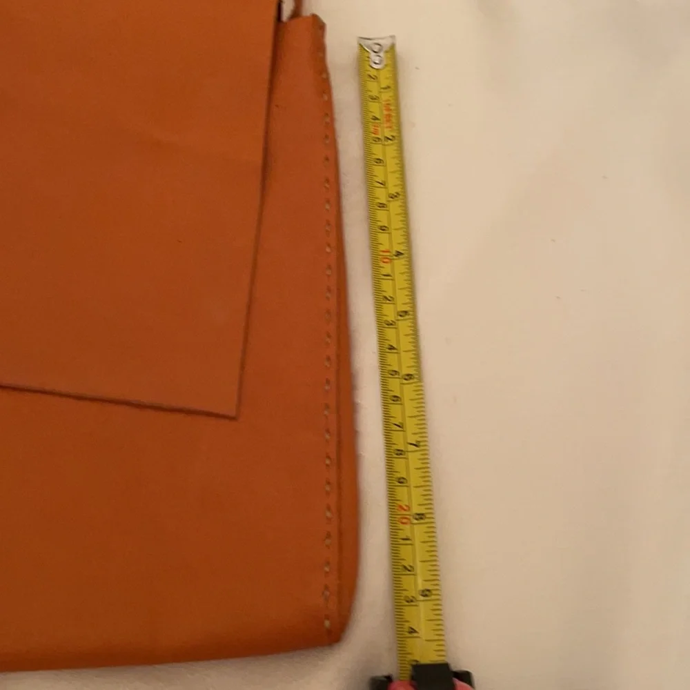 Unique artisan created leather purse (OLCC-AF)